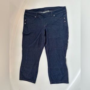 Ladies Athleta denim look cropped pants M